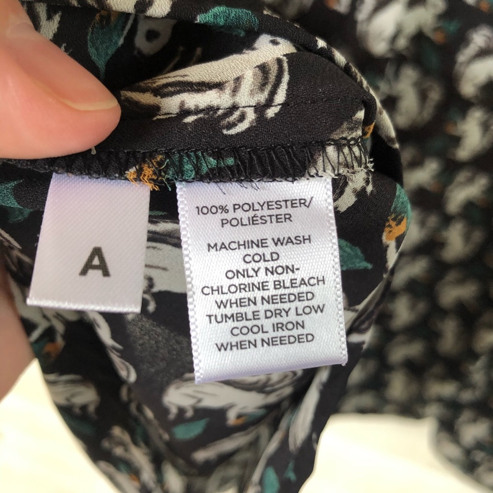 🚫SOLD🚫 Squirrel print Ann Taylor loft blouse - Picture 7 of 8